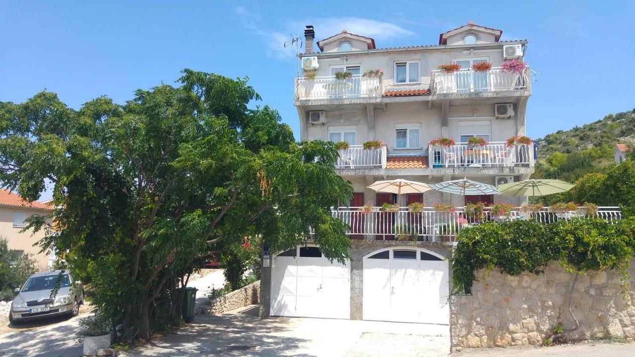 Apartments Tonci And Iris Primošten Extérieur photo