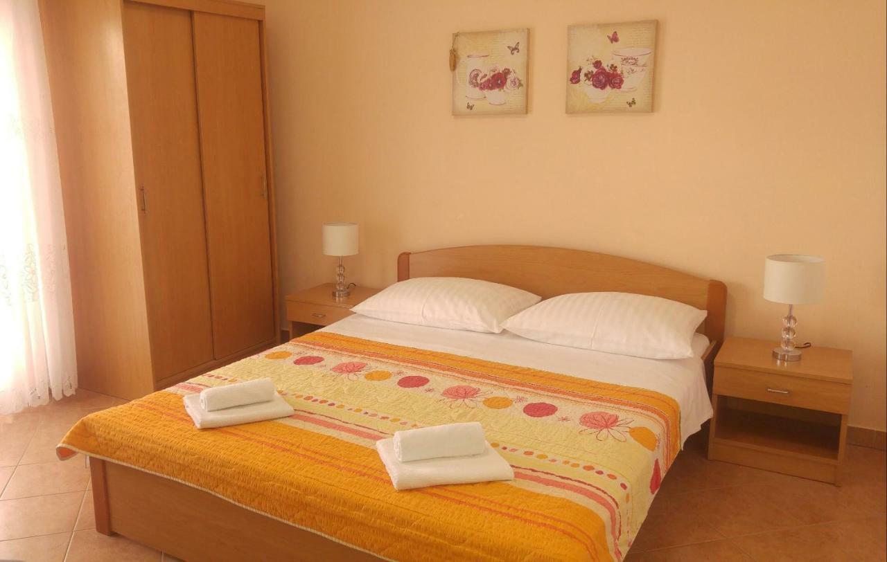 Apartments Tonci And Iris Primošten Extérieur photo